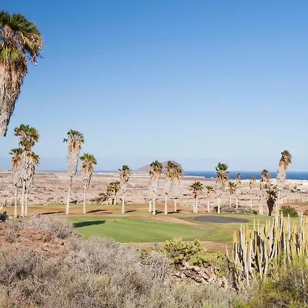 Paradise Found, Golf Del Sur Willa